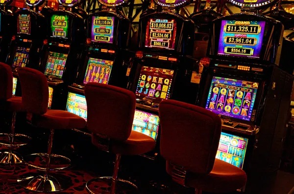 sr6666 live casino dealer studio with multi-camera setup